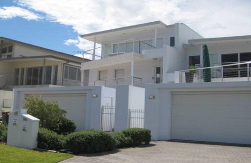Boat Harbour House | Ultimate Beach House, 19a Graham Street - views , peace & quiet