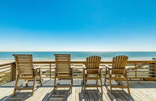 Gilchrist House | Ultimate | Beachfront | Sunset Views | Sleeps 16