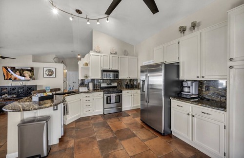 River Mountain House | Ultimate, Central 1 Story, Pool, Hot Tub & Games