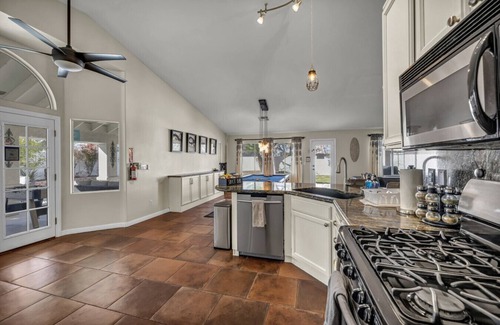 River Mountain House | Ultimate, Central 1 Story, Pool, Hot Tub & Games