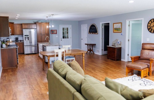 Lakewood Shelby County House | Ultimate Country Home with a 4800 sq.ft shed- pickle ball, corn hole, and more!
