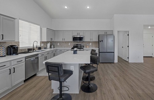 Paradise Hills House | Ultimate Family Getaway! Salt Water Pool Spa Arcade