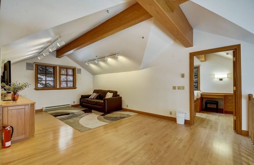 Salt Lake Mountain Resorts House | Ultimate Family Getaway with Resplendent Views sleeping up to 8 guests