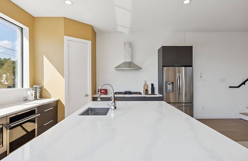 Dallas House | Ultimate Group Getaway - Twin Lofts - Sleeps 20