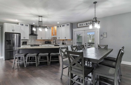 Boyds Creek House | Ultimate Heated Backyard Pool | Huge Game Room!