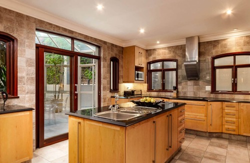 Bantry Bay Villa | Ultimate Luxury in Bantry Bay (Villa Charmante)