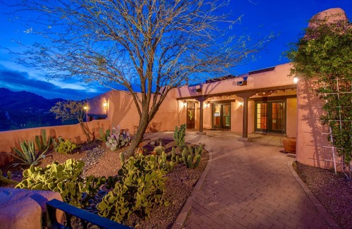Twin Hills Estates House | Ultimate Mountain Privacy In The Saguaro National Park at Gates Pass.