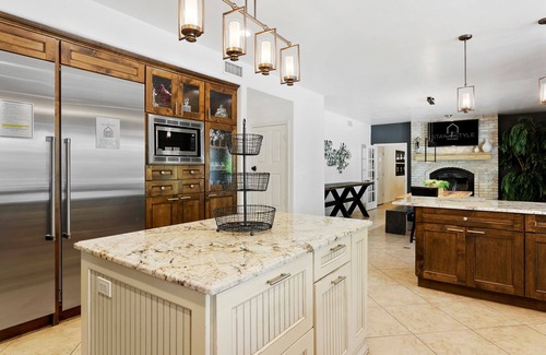 Buenavante House | Ultimate Neighborhood Getaway: Pool, Hot Tub, Games & Concierge Services at Luxe