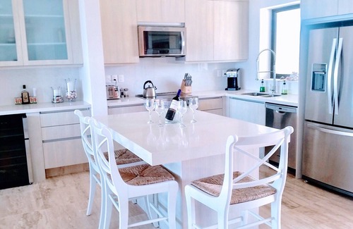Santa Maria Huatulco Condo | Ultimate ocean views! Beautiful condo with private beach access, pools, gym