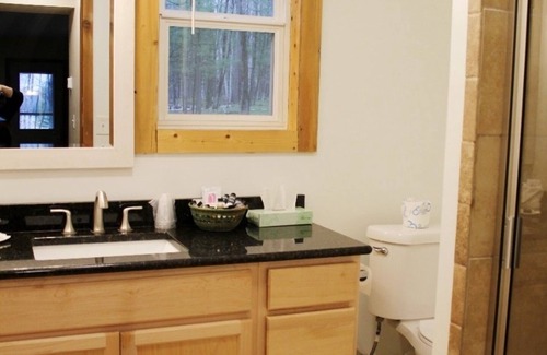 Iron Mountain Hotel | Ultimate Relaxation at Pine Mountain | Indoor Pool | Ski-in/Ski-out & Golfing