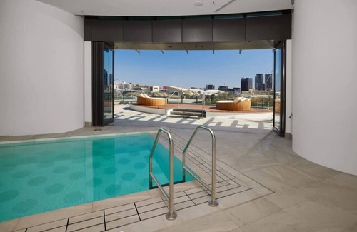 Brisbane Central Business District Apartment | Ultimate Riverview Designer 2BD Apartment at CBD