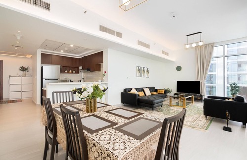 Bur Dubai Apartment | Ultimate Stay/Scenic Panoramic Park & Frame View