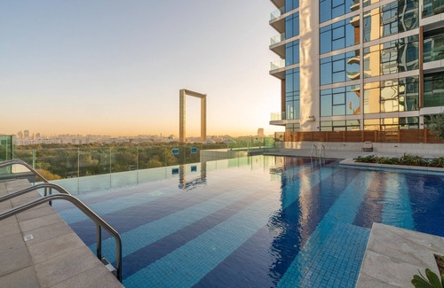 Bur Dubai Apartment | Ultimate Stay/Scenic Panoramic Park & Frame View