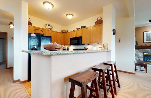 Mammoth Lakes Condo | Ultimate Summer Get-A-Way. Unbeatable Views, Private Laundry, Near Trails