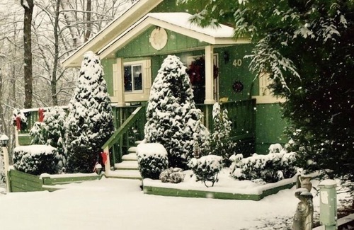 Newland Cottage | Ultimate Vacation Cottage with 6 passenger golf cart available for small fee!