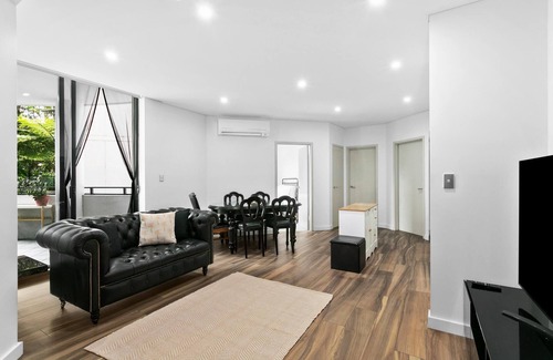 Ultimo Apartment | Ultimo - WATT1 - Wattle Street - Modern 1BR with Balcony Parking in Ultimo Near Chinatown Light Rail