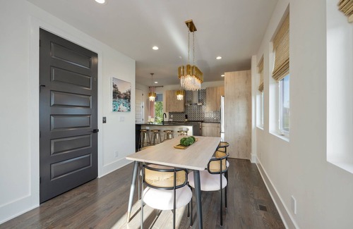 Talbot's Corner House | Ultra Heated Rooftop Pool! Arcade, Elevator, EV Charger, Sleeps 12, Full Home