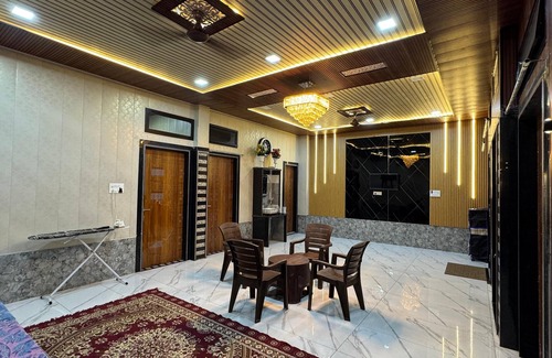 Amer Fort Road Apartment | Ultra-Luxury 3BHK Stay Near Jaipur’s Iconic Forts & Monuments