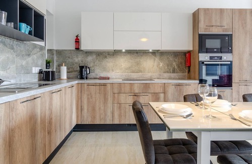 Nadur Apartment | Ultra-Modern 3BR w/Pool + AC Near Ramla Bay & Cave