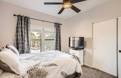 Las Vegas Condo | Ultra-modern poolside condo with mountain view