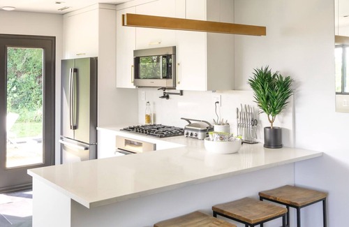 Middle Hope House | Ultra Modern Private Oasis with River Views and Full Gym