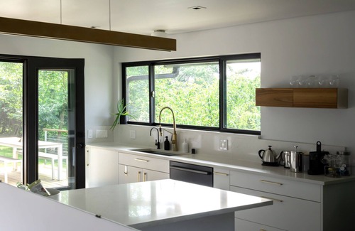 Middle Hope House | Ultra Modern Private Oasis with River Views and Full Gym