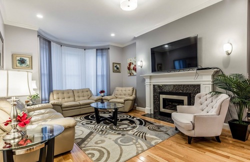 Longwood Apartment | UltraLuxe Apt in Boston Brownstone in Prime Area