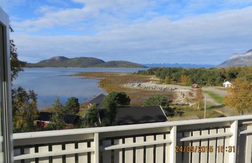 Ulvsvag House | Ulvsvåg Gjestgiveri og Fjordcamping AS