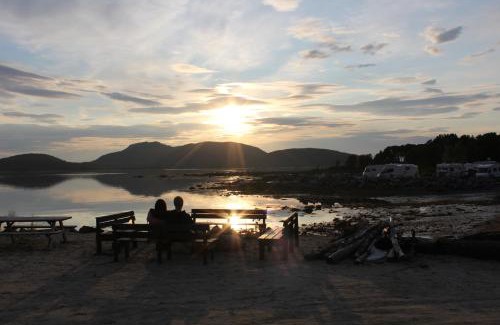 Ulvsvag House | Ulvsvåg Gjestgiveri og Fjordcamping AS