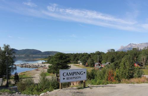Ulvsvag House | Ulvsvåg Gjestgiveri og Fjordcamping AS