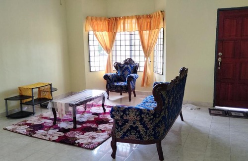 Kampung Batin House | UMMI HOMESTAY ( SEBERANG TAKIR)