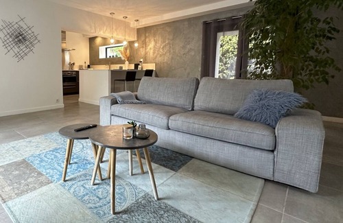 Istres House | Un Petit Coin De Provence - Istres - Modern house with heated pool, beaches
