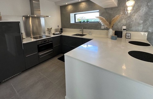 Istres House | Un Petit Coin De Provence - Istres - Modern house with heated pool, beaches