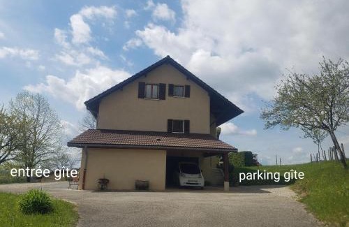Sainte-Marie-d'Alvey Apartment | Un pied devant l'autre