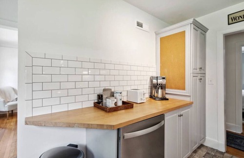 North Buckhead Cottage | Unbeatable Location: Northside, St Joe & Oglethorpe
