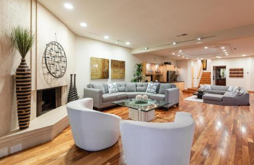 Encinitas House | Unbeatable Location - Steps to Moonlight Beach