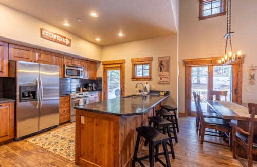 Breckenridge House | Unbeatable location! 5 Min Walk to Main St