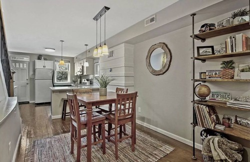 South Baltimore House | Unbeatable Location Walk Score 90 Modern House in Baltimore