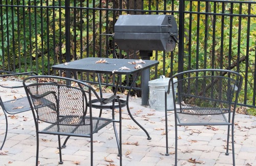 Gatlinburg Condo | Unbeatable NYE Spot – Walk to Fireworks in Gatlinburg + Garage Parking