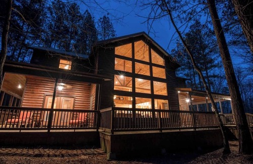 Broken Bow Cabin | Unbridled Manor is an astoundingly beautiful ultra-luxury cabin with pool table.