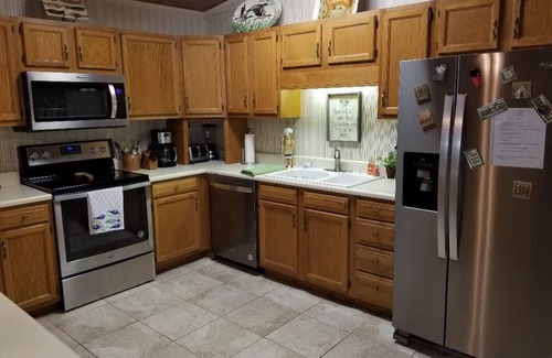 Donalsonville House | Uncle Boo's Spacious home with Awesome lake view and large yard.