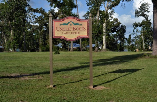 Donalsonville House | Uncle Boo's Spacious home with Awesome lake view and large yard.