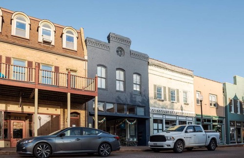 St. Charles Apartment | Uncork on Historic Main!