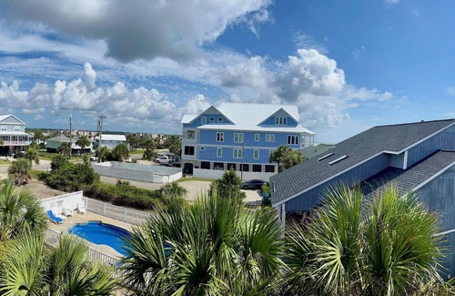Murrells Inlet Condo | Uncrowded Beachfront Getaway with an Ocean view