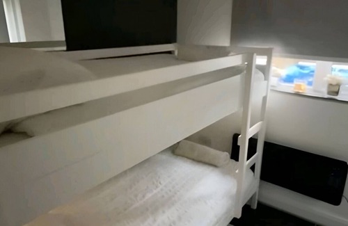Streatham Hill House | Under the Influence Annex Sleeps 4