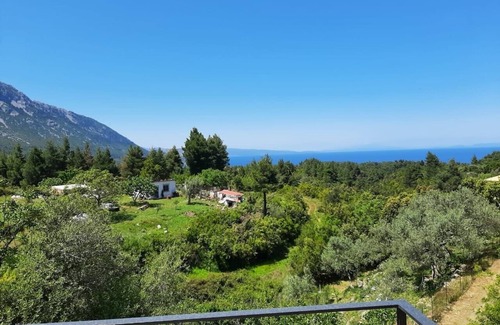 Vlakhia House | Une Villa Avec Confort et Vue, Juste à Côté de la mer et la Montagne