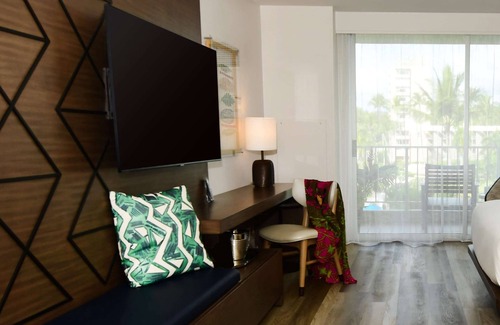 Lihue Hotel | Unforgettable Getaway on Kaua'i's Hidden Gem! 2 Ocean View Rooms w/Balconies!