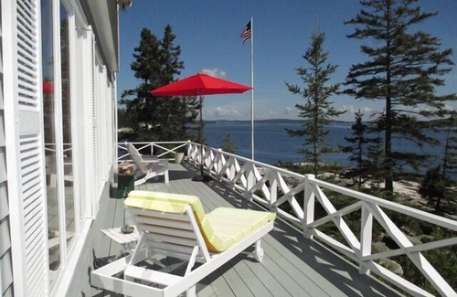 Newagen House | Unforgettable Oceanfront: Panoramic Ocean Views Await at Ledgemere Cottage