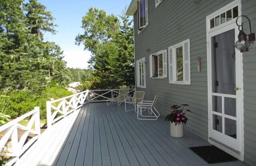 Newagen House | Unforgettable Oceanfront: Panoramic Ocean Views Await at Ledgemere Cottage