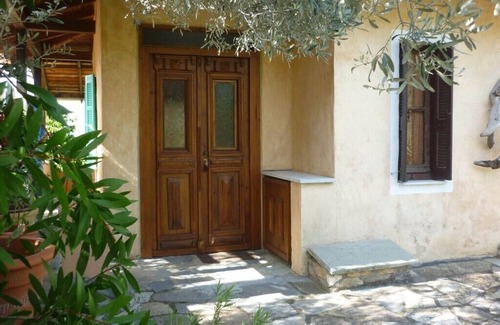South Pelion Cottage | Unforgettable panorama in a very quiet location. Centrally located, gr. Property.